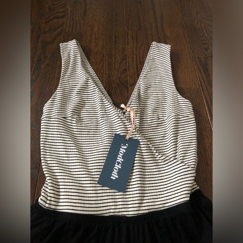 ModCloth Women’s XXS Black/White Deep V-Neck Sleeveless Romper w/Pockets - NWT! - Picture 6 of 13